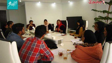 جلسه آموزش تیم BTL آیینه تهران جهت پروموشن اپلیکیشن چیلیوری | شرکت تبلیغاتی آیینه تهران ویژن