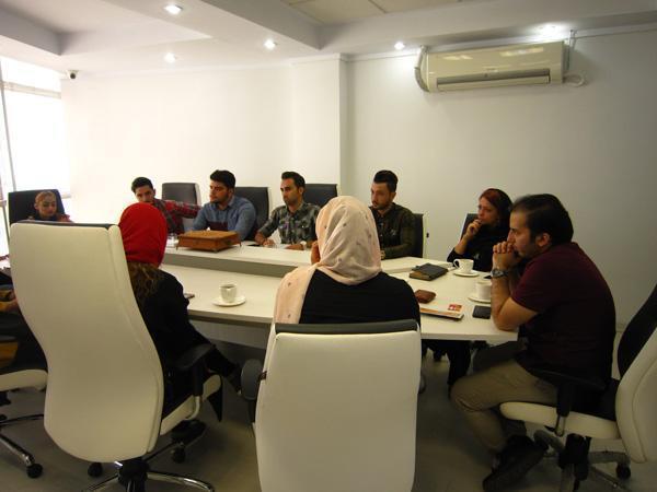 جلسه آموزش تیم BTL آیینه تهران جهت پروموشن اپلیکیشن چیلیوری | شرکت تبلیغاتی آیینه تهران ویژن